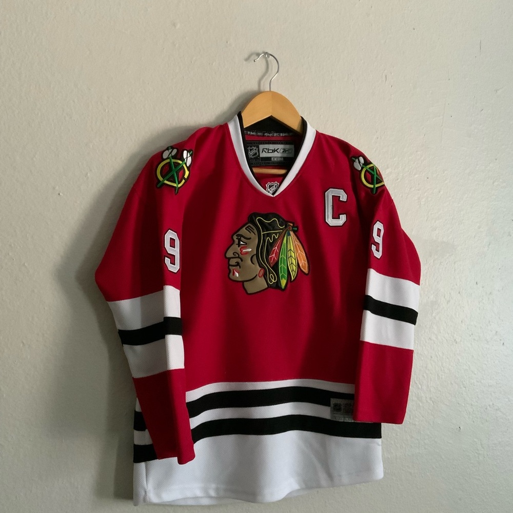 Reebok youth Chicago Blackhawks Jersey Embroidered Red Size L/XL